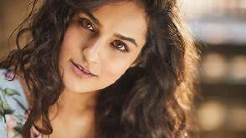 ভবিষ্যৎ নিয়ে ভাবেন নাঃ অঙ্গিরা ধর