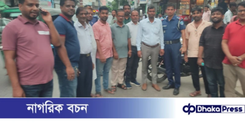 সীতাকুণ্ড সদর বাজার রাস্তায় ভাসমান অবৈধ দোকান,মোটরসাইকেল, ভ্যানগাড়ী মুক্ত অভিযান