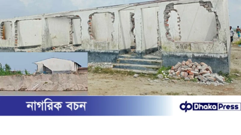 ভাঙনের অজুহাতে খোর্দ্দ বাঁশপাতা আবাসন প্রকল্পের ঘরের খুলে নিয়েছে দরজা-জানালা