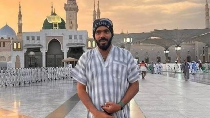 ৮৬৪০ কিলোমিটার হেঁটে হজ করতে মক্কায় ভারতীয় তরুণ