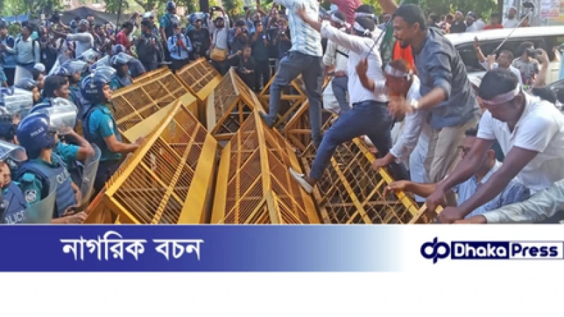 থালা-বাসন হাতে শিক্ষকদের ‘ভুখা মিছিল’ বন্ধ করে দিল পুলিশ