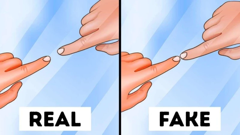 ট্রায়াল রুমের আয়না দ্বিমুখী আয়না কি না সন্দেহ জাগছে?