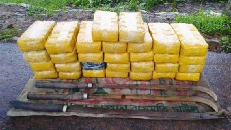 সোয়া এক লাখ ইয়াবা টেকনাফে মিনিবাস থেকে উদ্ধার