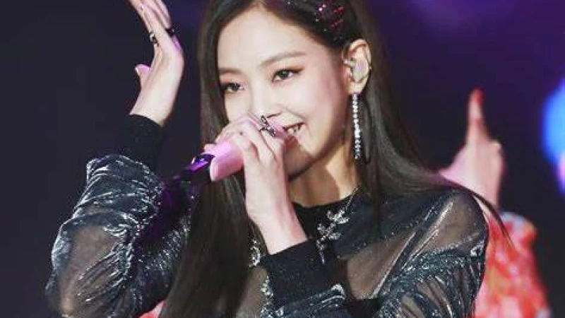মঞ্চেই অসুস্থ হয়েছেন গান গাওয়ার সময় ব্ল্যাকপিঙ্কের জেনি