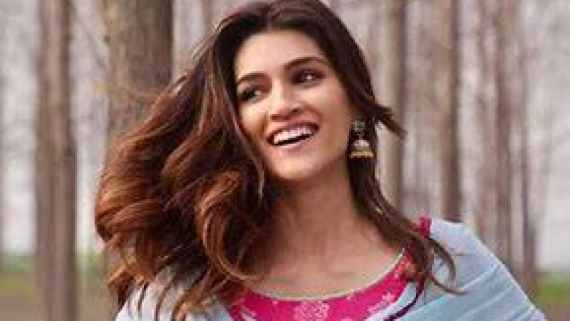 রামায়ণ জড়িয়ে  সীতা রূপী কৃতি বিতর্কিত