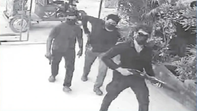 চট্টগ্রামে প্রকাশ্যে একের পর এক গুলিবর্ষণ, আতঙ্কে নগরবাসী