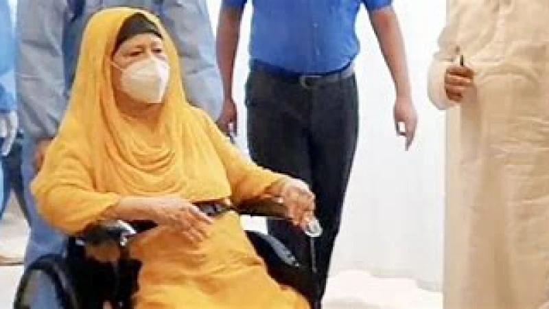 বিদেশে লিভার রিপ্লেসমেন্টের পরামর্শ খালেদা জিয়াকে চিকিৎসকদের