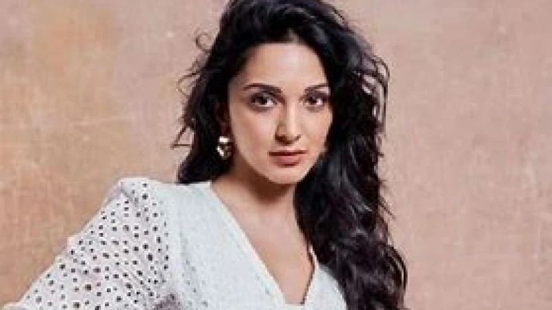 বলিউডে নয় বছর পার করলেন অভিনেত্রী কিয়ারা আদভানি