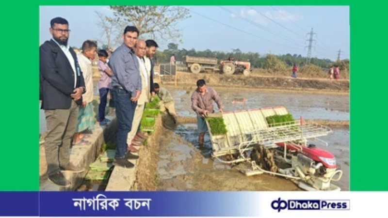 খাগড়াছড়িতে রাইস ট্রান্সপ্ল্যান্টারের মাধ্যমে ধানের চারা রোপণ