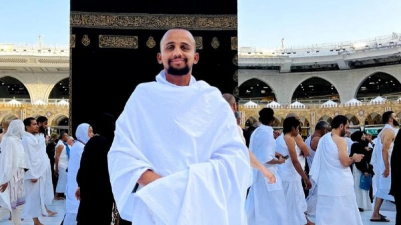 ৫৪০০ কিলোমিটার হেঁটে হজ করতে মক্কায়
