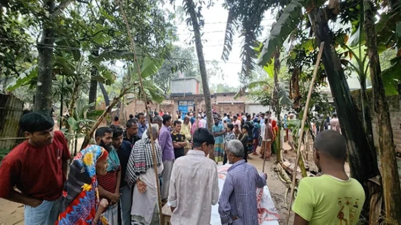 টাঙ্গাইলে নিহত ৫ জনকে সাদুল্লাপুরে দাফন করা হয়েছে