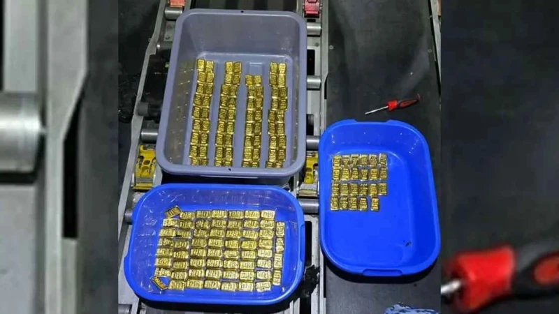 বিমানের টয়লেটে মিলল ১৮ কেজি সোনা