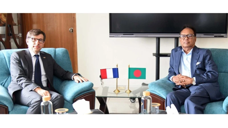 টেলিযোগাযোগ মন্ত্রী ফকির মাহবুব আনামের সঙ্গে ফ্রান্সের রাষ্ট্রদূতের সাক্ষাৎ