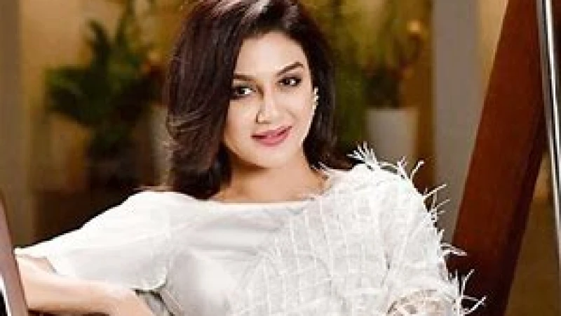 বুয়েটে সিনেমা দেখতে জয়া আহসান