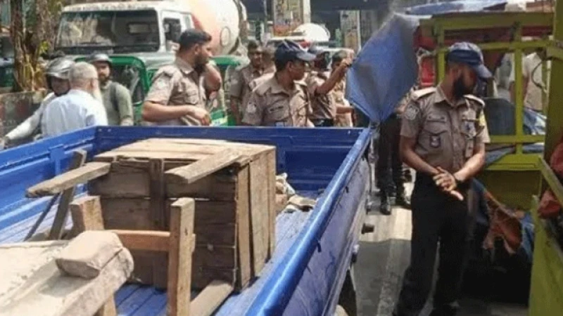 ফুটপাত-সড়ক দখলমুক্ত করতে অভিযানে ডিএমপি