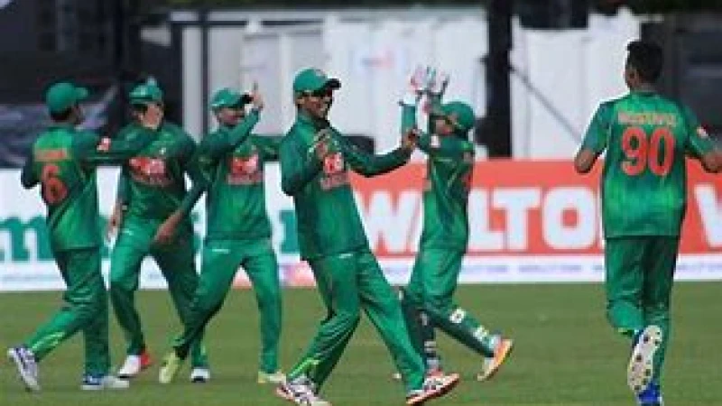 পাওয়ার প্লে'তে বিপর্যস্ত আফগানিস্তান