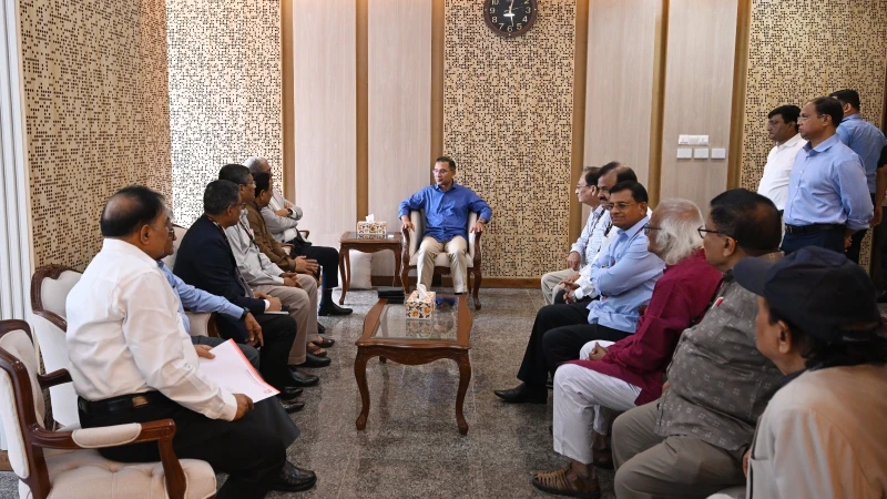 প্রধানমন্ত্রীর সঙ্গে পূজা উদযাপন পরিষদের প্রতিনিধিদলের সৌজন্য সাক্ষাৎ