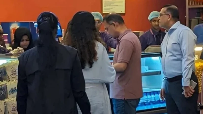 মেয়েকে নিয়ে হলে গিয়ে সিনেমা দেখলেন প্রধানমন্ত্রী তারেক রহমান