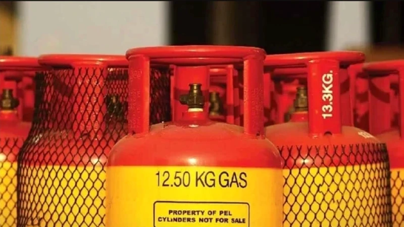 বাড়তি দামে বিক্রি হচ্ছে এলপিজি