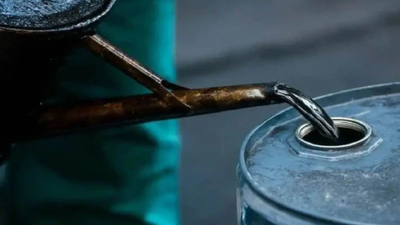 ফার্নেস তেলের দাম লিটারে বাড়লো ২৪ টাকা ৫৯ পয়সা