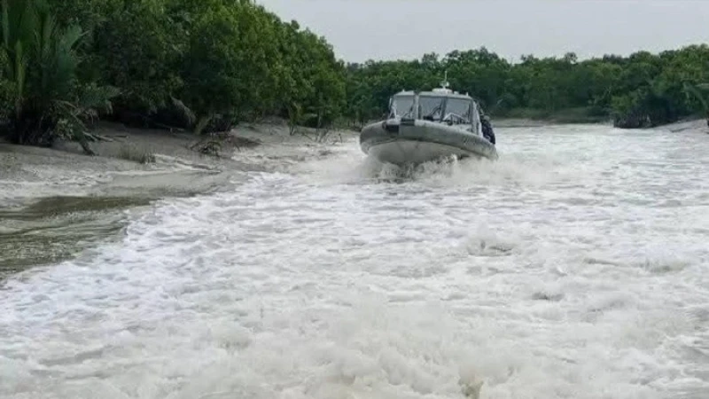 সুন্দরবনে দস্যু দমনে কোস্ট গার্ডের সাঁড়াশি অভিযান