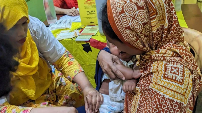 হামের টিকা পেয়ে স্বস্তিতে অভিভাবকরা