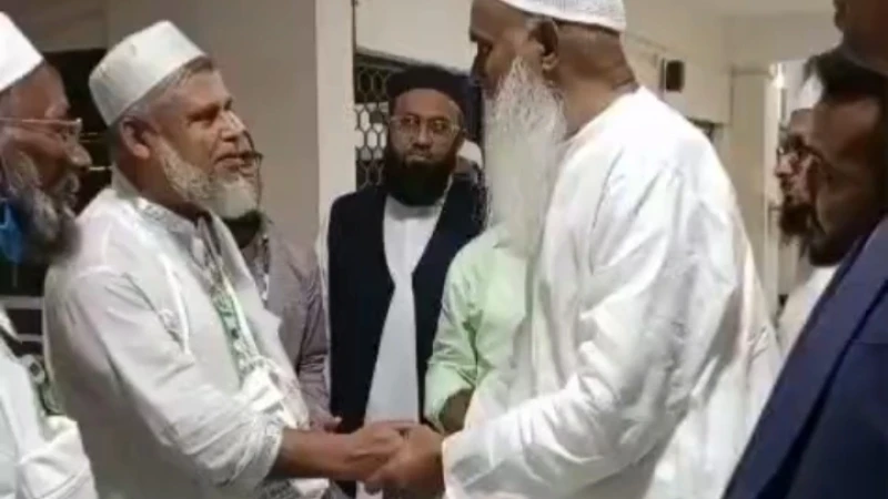 হজ ক্যাম্পে আকস্মিক পরিদর্শন: সেবার মানোন্নয়নে কঠোর নির্দেশ ধর্মমন্ত্রীর