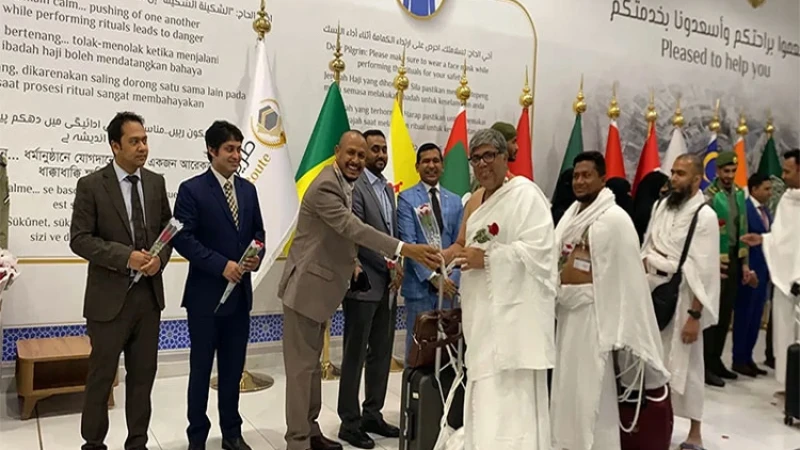 বাংলাদেশের প্রথম হজ ফ্লাইট সৌদি আরব পৌঁছেছে