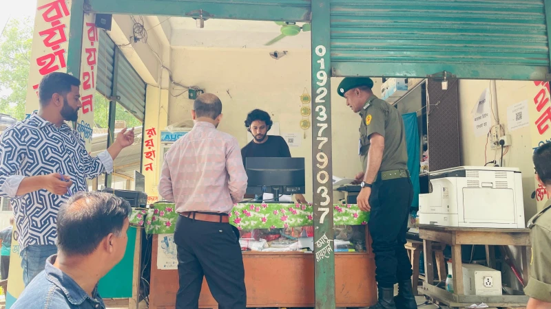 মাদারগঞ্জে জাল সনদে ফুয়েল কার্ড নিতে গিয়ে ধরা, দুই যুবককে জরিমানা