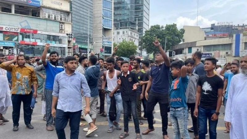 গুলশান শপিং সেন্টার সিলগালা করায় ৩ ঘণ্টা ব্যবসায়ীদের সড়ক অবরোধ