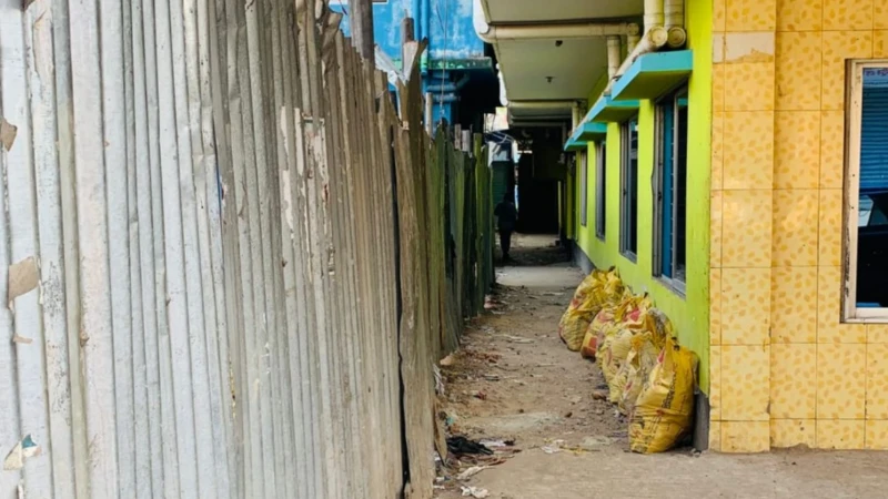 পটিয়ায় সরকারি সড়ক দখল করে বাড়ি নির্মাণের অভিযোগ, এলাকায় উত্তেজনা