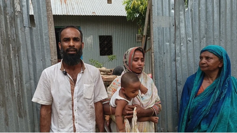 মুরাদনগরে স্বর্ণকারের বাড়িতে হামলা, লুটপাট ও শ্লীলতাহানির অভিযোগ