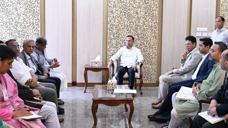 প্রধানমন্ত্রীর সঙ্গে অধ্যাপক আবদুল্লাহ আবু সায়ীদের বৈঠক