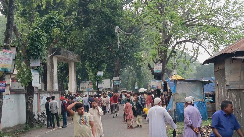 ফেসবুক পোস্ট ঘিরে রাজারহাটে ছাত্রদল-শিবির সংঘর্ষ, আহত ৬