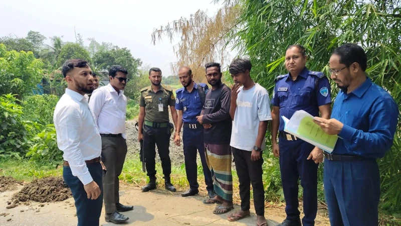 মুরাদনগরে কৃষিজমি থেকে অবৈধ মাটি কাটায় লক্ষাধিক টাকা জরিমানা, এক্সক্যাভেটর ও ড্রেজার জব্দ