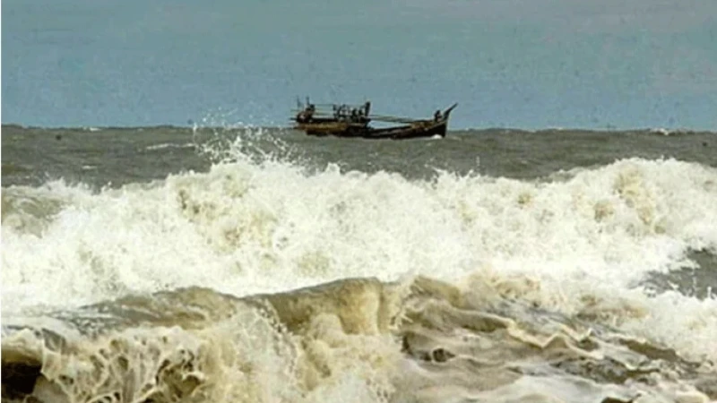 বঙ্গোপসাগরে বায়ুচাপ, ৪ সমুদ্রবন্দরে ৩ নম্বর সতর্কসংকেত
