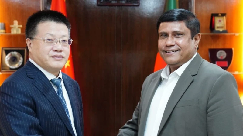 প্রধানমন্ত্রীর প্রতিরক্ষা উপদেষ্টার সঙ্গে চীনা রাষ্ট্রদূতের সাক্ষাৎ