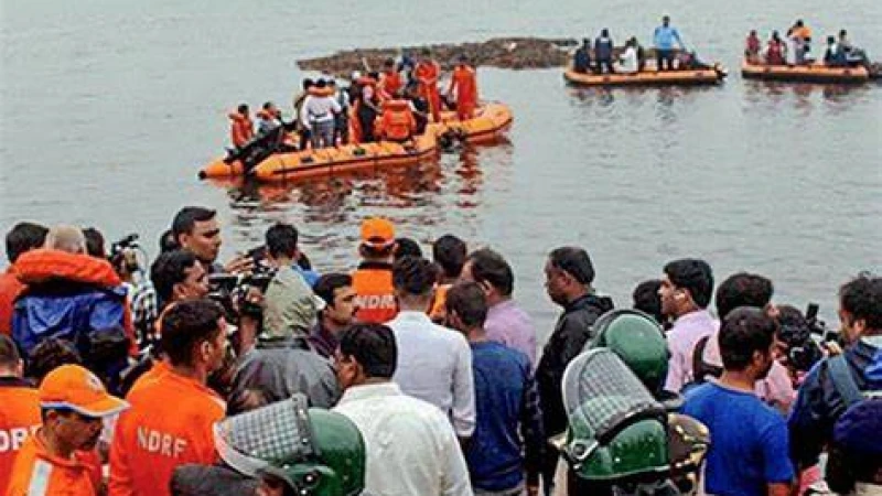 বুড়িগঙ্গায় বাল্কহেডের ধাক্কায় ওয়াটার বাস ডুবে মৃত্যু ৩ জনের