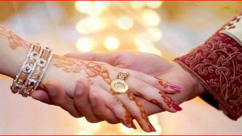 মেয়ের বিয়ের পাত্রের সঙ্গে মায়ের পলায়ন, এলাকায় চাঞ্চল্য