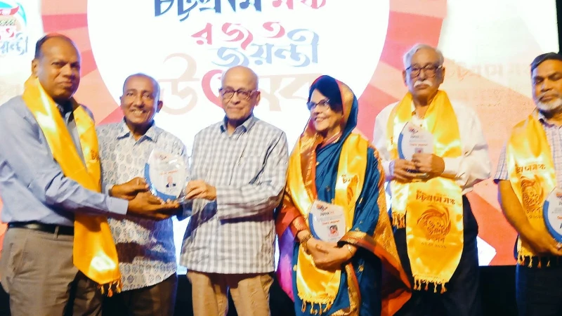 আইনি সেবায় বিশেষ অবদানের স্বীকৃতি: অ্যাডভোকেট উত্তম কুমার দত্ত সম্মানিত