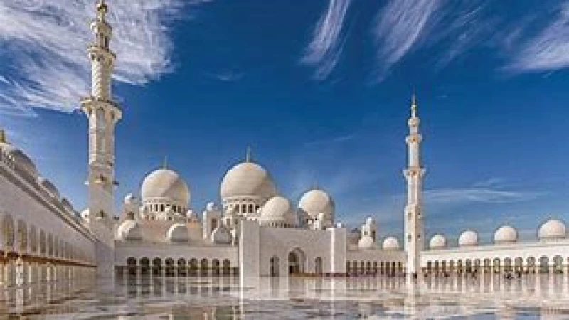 আবুধাবির শেখ জায়েদ গ্র্যান্ড মসজিদে ৩০ লাখের বেশি দর্শনার্থী