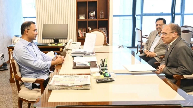 প্রধানমন্ত্রীর সঙ্গে টিআইবি প্রধানের গুরুত্বপূর্ণ বৈঠক