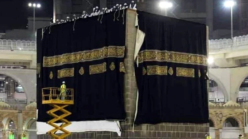 হিজরি নববর্ষের প্রথম প্রহরে মোড়ানো হবে কাবার নতুন গিলাফ