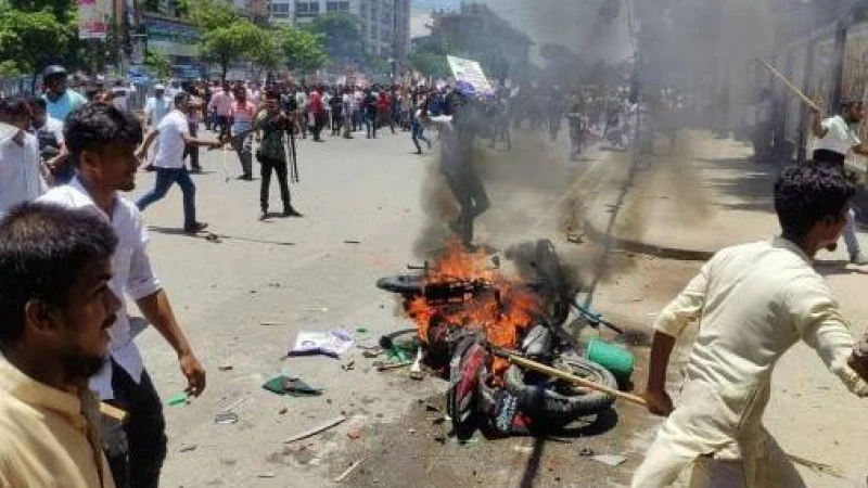 মিরপুরে সরকারি বাঙলা কলেজের সামনে বিএনপির পদযাত্রায় হামলা