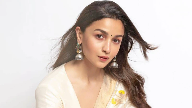 নিয়ে আসছেন নতুন চমক আলিয়া