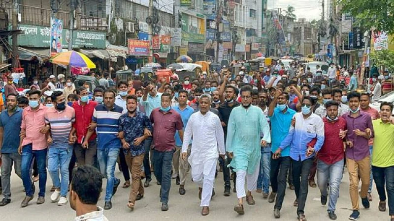 রাজধানীতে প্রতিবাদ মিছিল ও সমাবেশ অনুষ্ঠিত হয় যুবলীগের