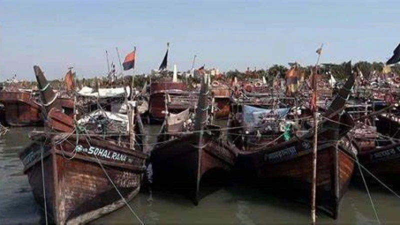 দীর্ঘ ৬৫ দিনের নিষেধাজ্ঞা শেষে সাগরে মাছ ধরতে প্রস্তুত মৎস্যজীবীরা