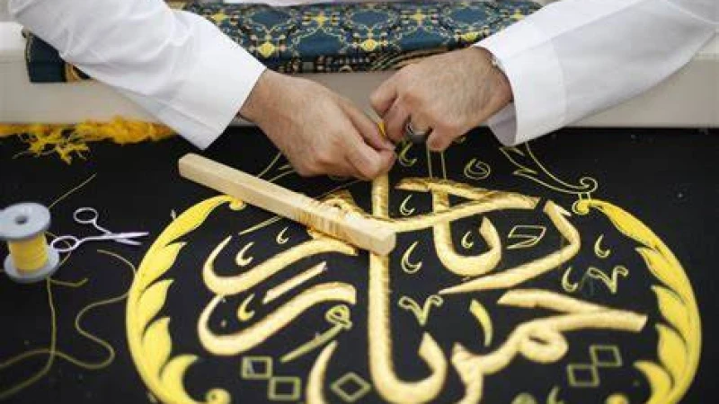 এক বাংলাদেশির আলপনা কাবার গিলাফে