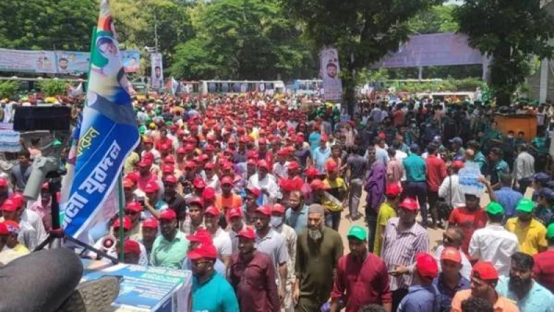 সোহরাওয়ার্দী উদ্যানে বিএনপির তারুণ্যের সমাবেশের ভেঙে পড়েছে মঞ্চ