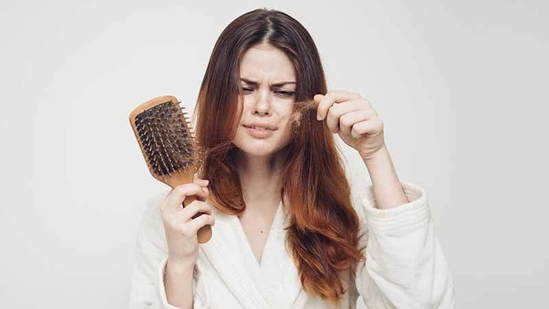 রাতে ৫টি অভ্যাসে চুল নষ্ট হয়